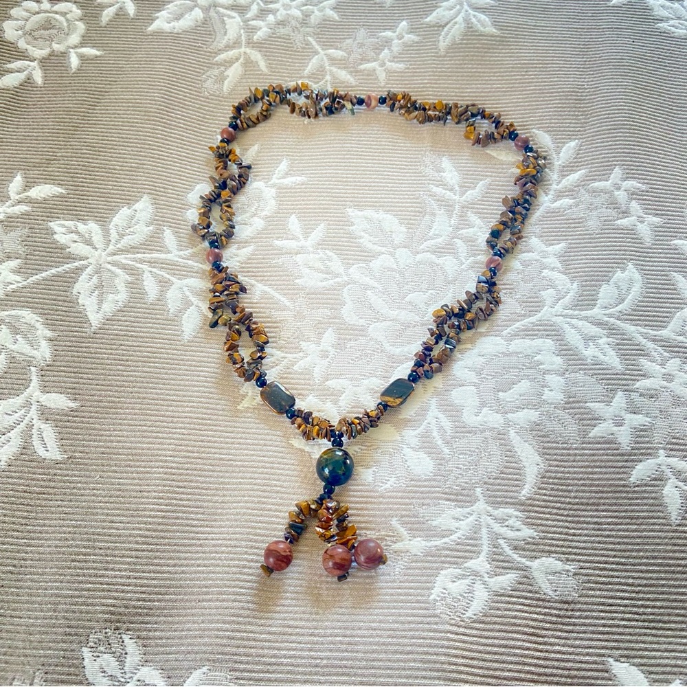 Elegant Multicolor Beaded Necklace - Picture 8 of 16